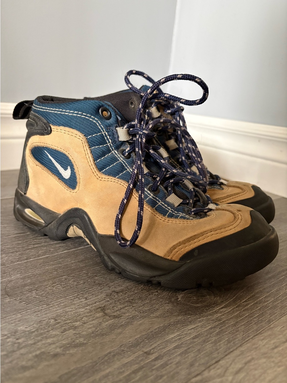 VINTAGE 90s NIKE ACG Leather Hiking Boots Womens 7 Tan Navy Gorpcore Outdoor